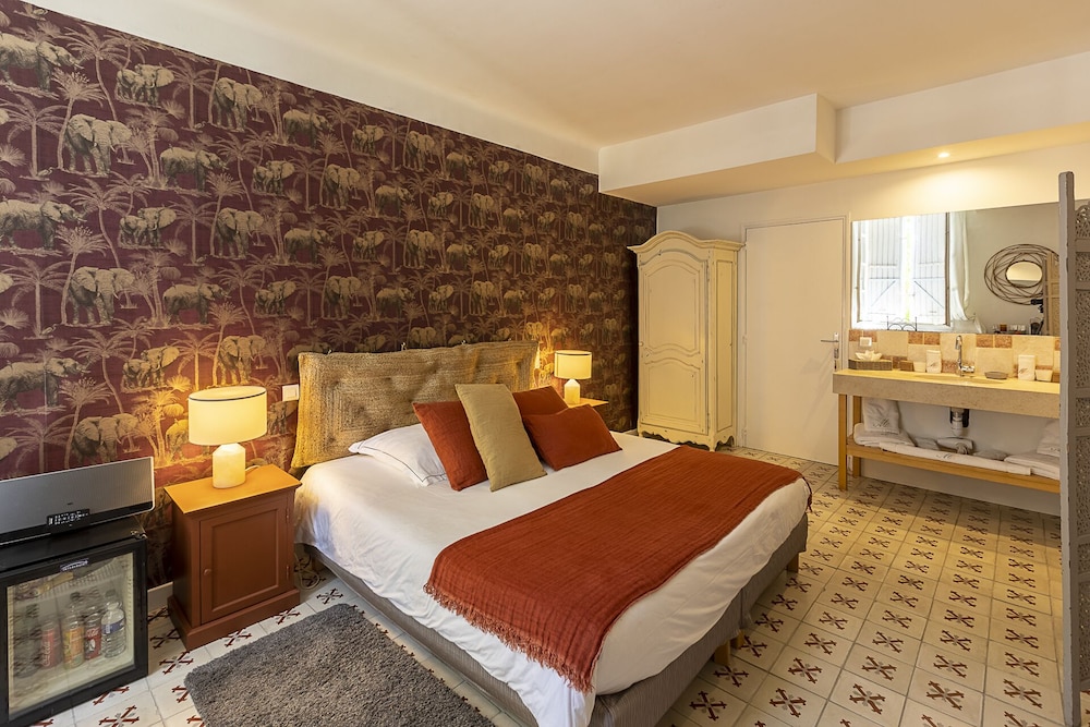 COMFORT, DOUBLE BED