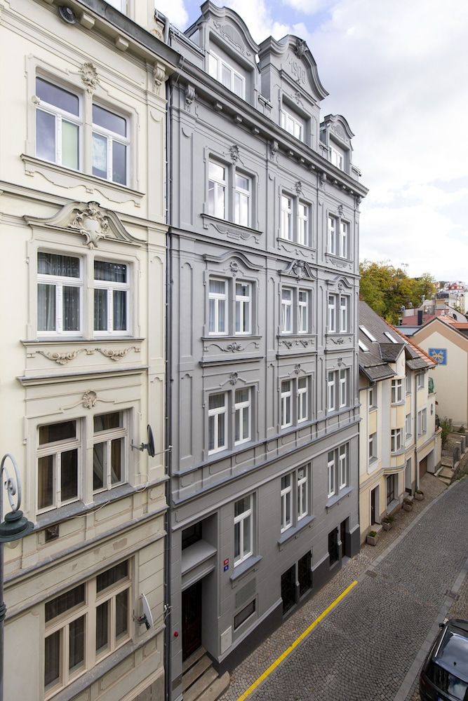 Family Apartments by Astoria Hotel & Medical Spa 3/50