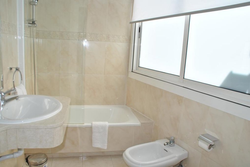 Junquera Hotel 38/40