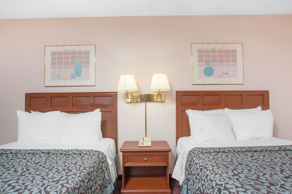 Days Inn By Wyndham Liberty 18/41