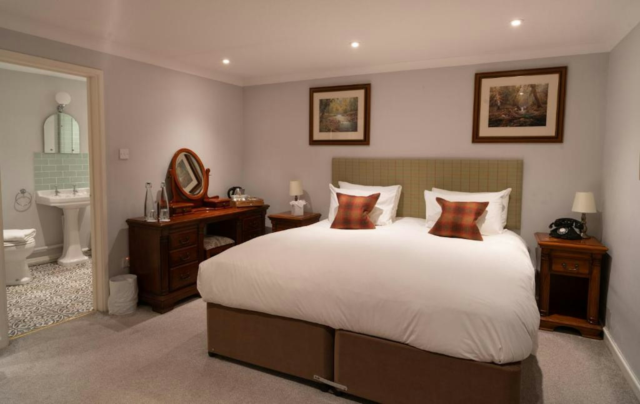 THE WHITE HART HOTEL 14/48