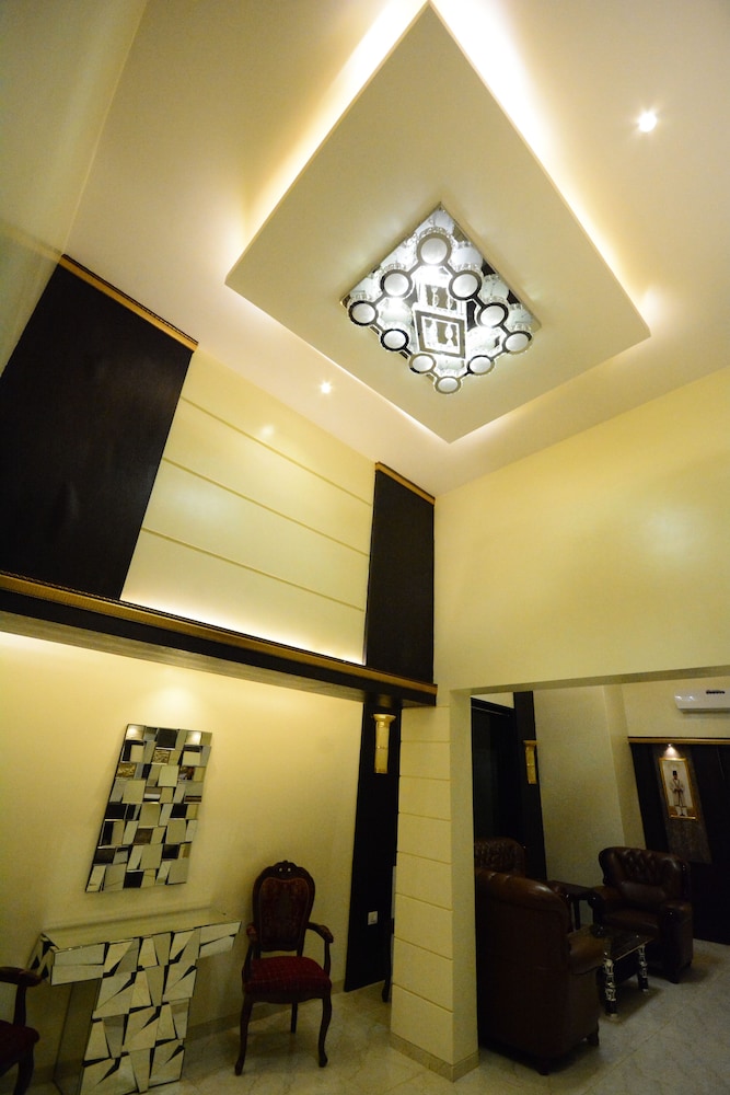 Hotel 24 Seven 33/40