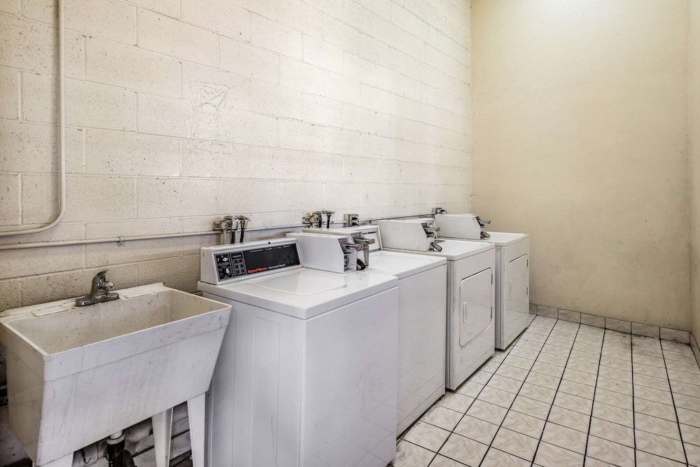 Motel6 Gardena, CA - South 6/25