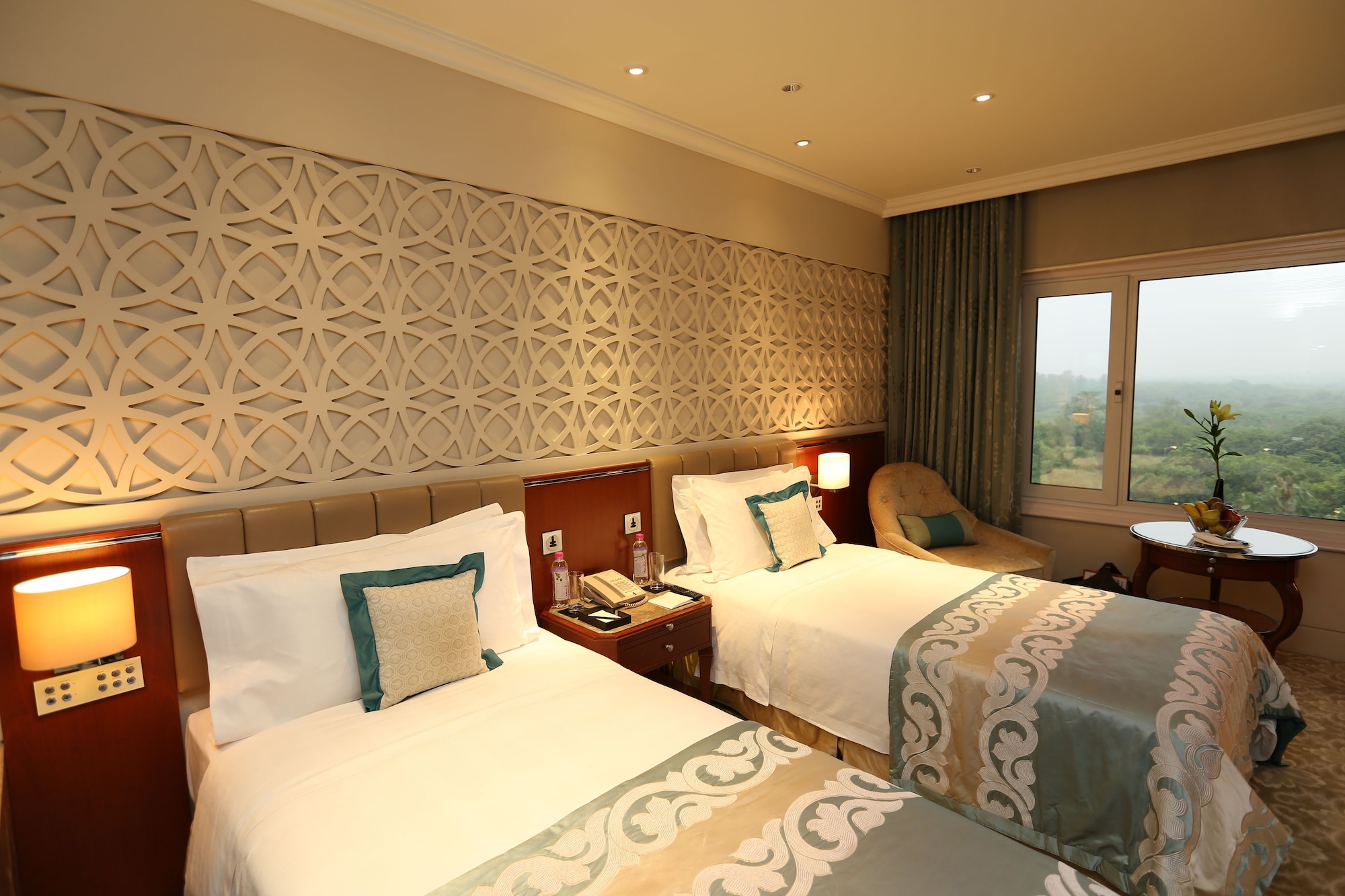 DIPLOMAT, ENCLAVE, DELUXE, TWIN BEDS, WITH VIEW