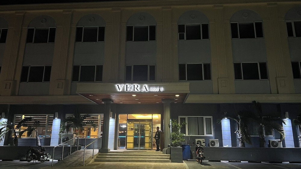 Townhouse Oak Vera Hotel Near Clark International Airport photo4