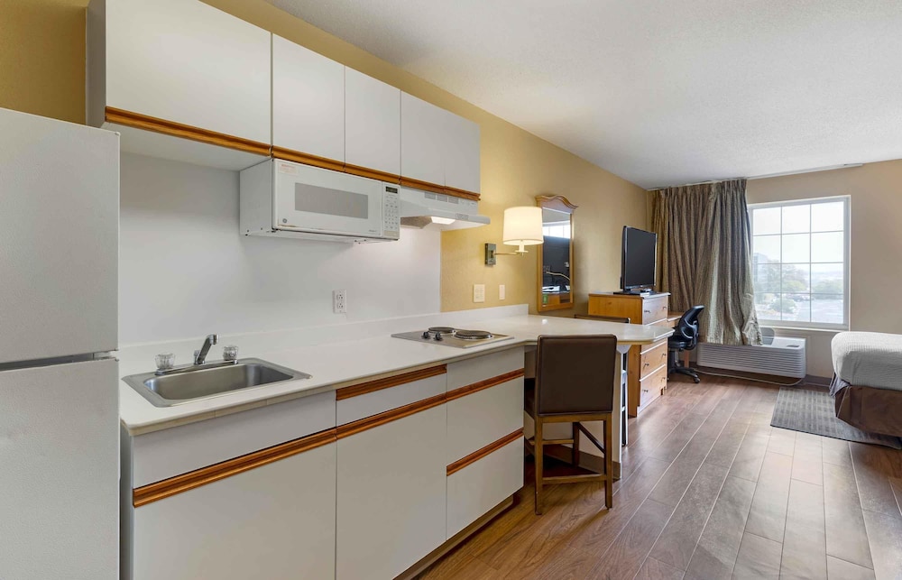 Studio, Queen Bed, Extended Stay America - St. Louis - Westport - Central 6/6
