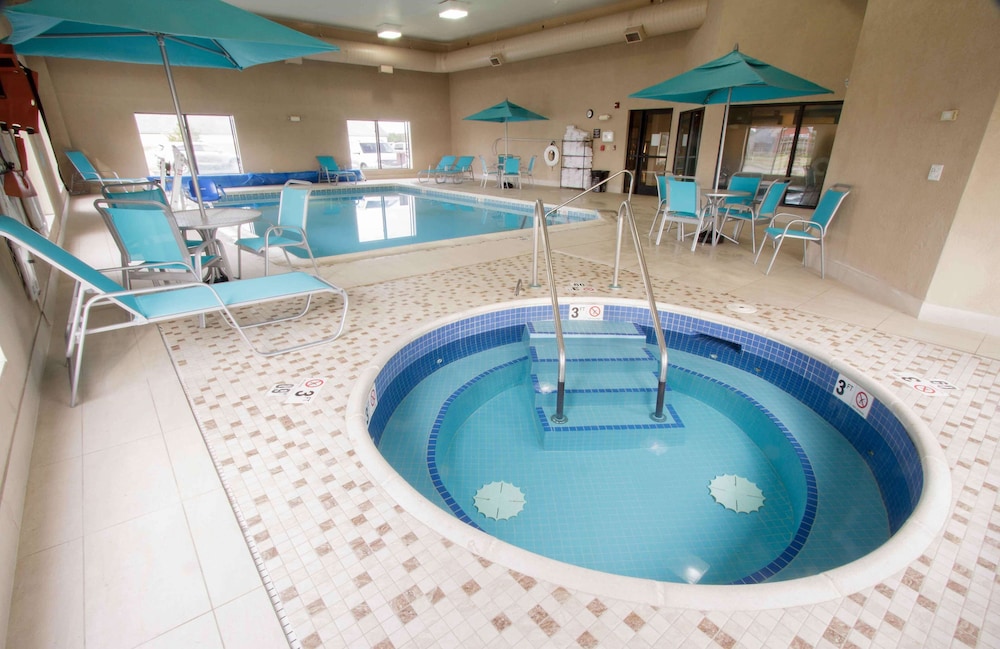 Hampton Inn South Haven 6/44