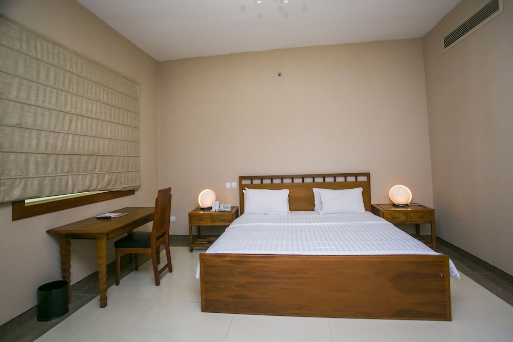 Lagos Oriental Hotel 17/74