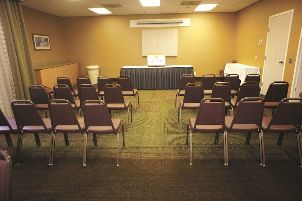 La Quinta Inn Suites Round Rock North 36/41