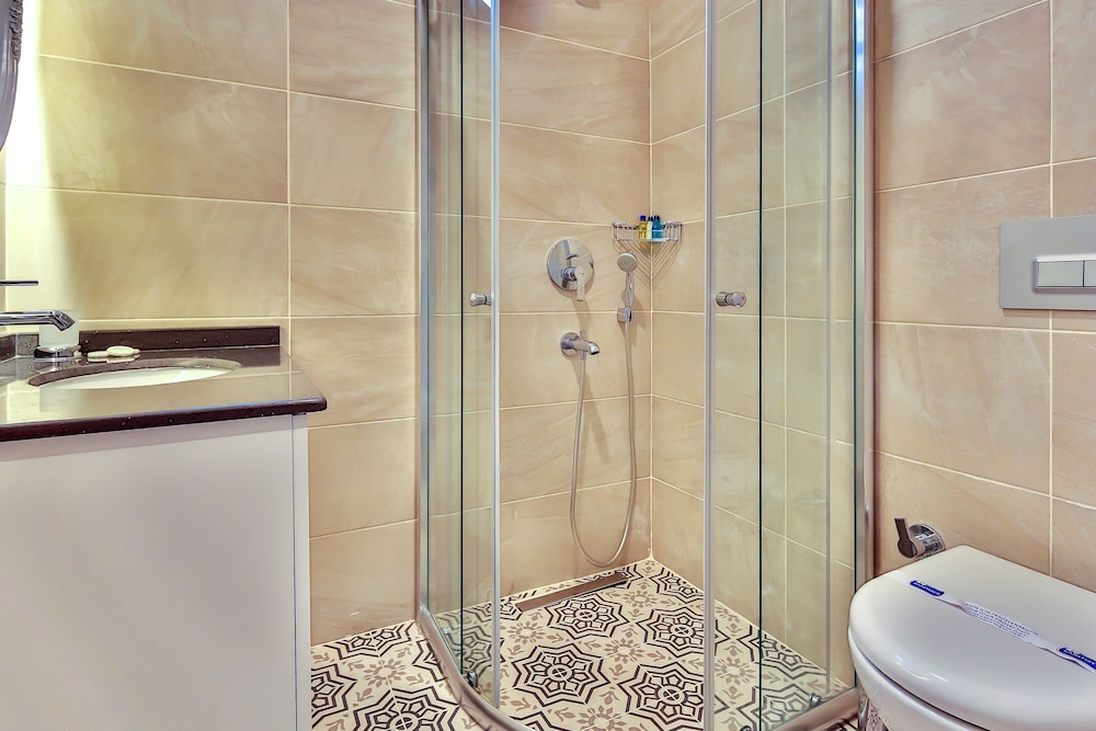2 BEDROOMS, FAMILY, TRIPLE, CITY VIEW