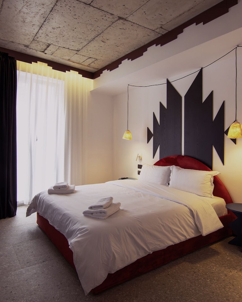 Bazaar Hotel 20/39