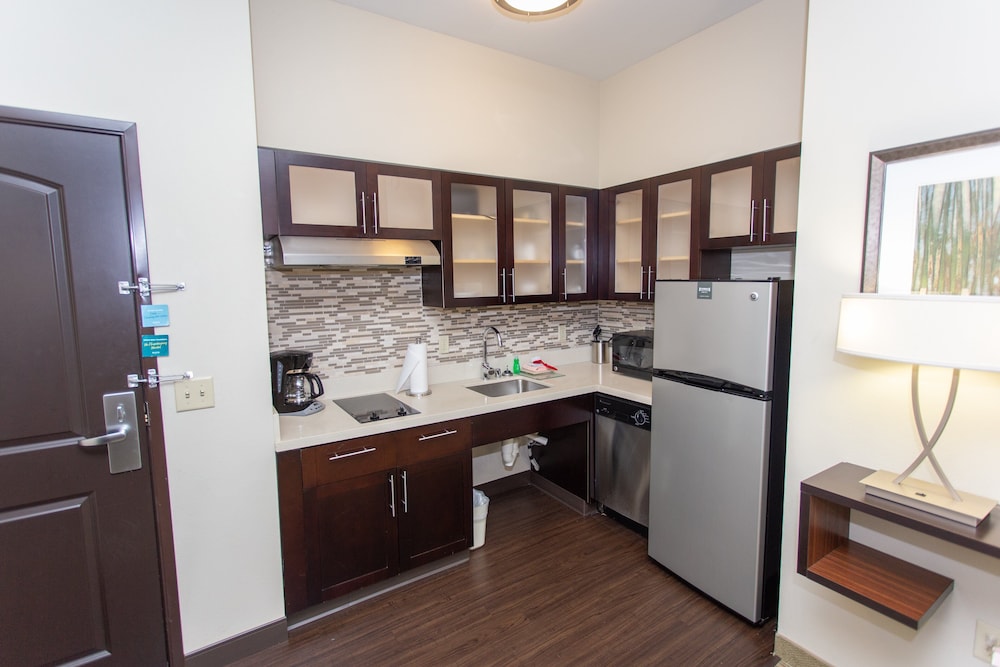STAYBRIDGE SUITES BOWLING GREEN 47/68