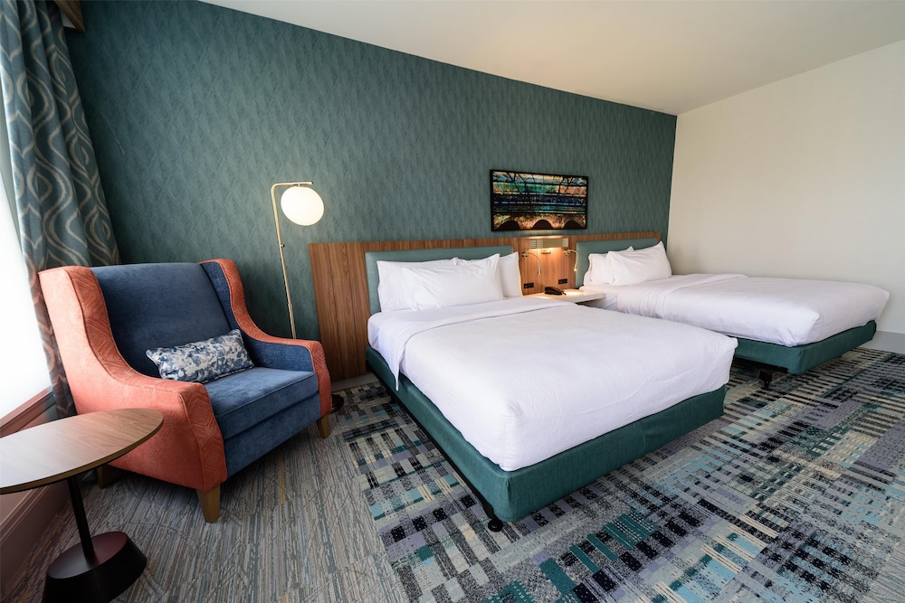 JUNIOR SUITE, 2 QUEEN BEDS, ACCESSIBLE