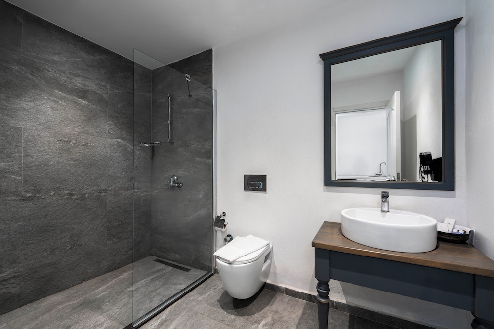 Kefi Beach And Suites 50/50