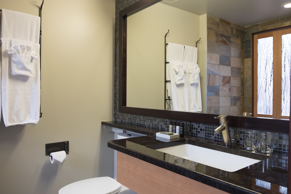 Sunshine Mountain Lodge - Superior Room 57/61