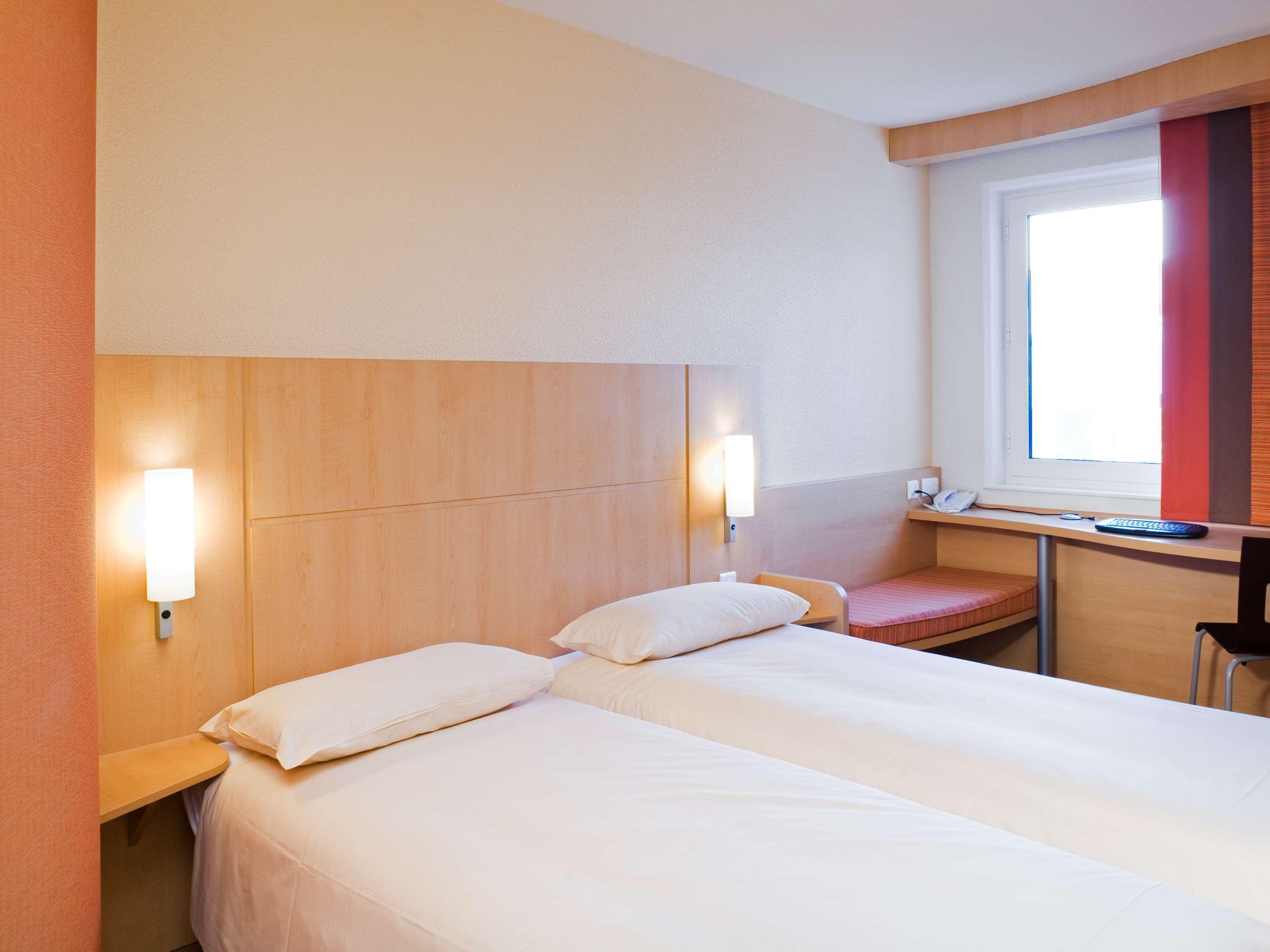 ROOM, TWIN BEDS, ACCESSIBLE