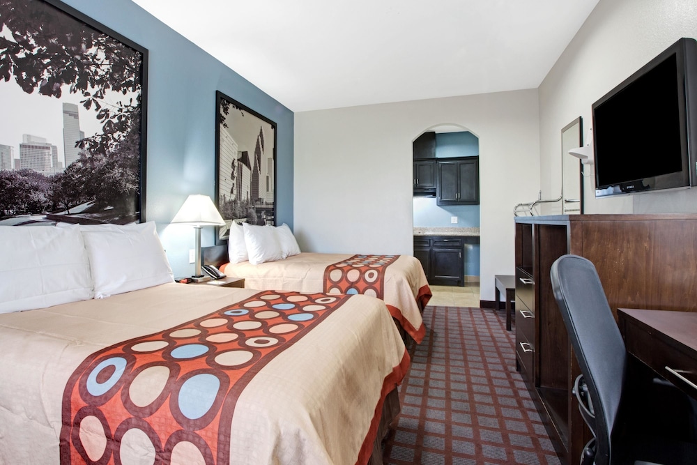Super 8 by Wyndham Houston North I-45 8/36