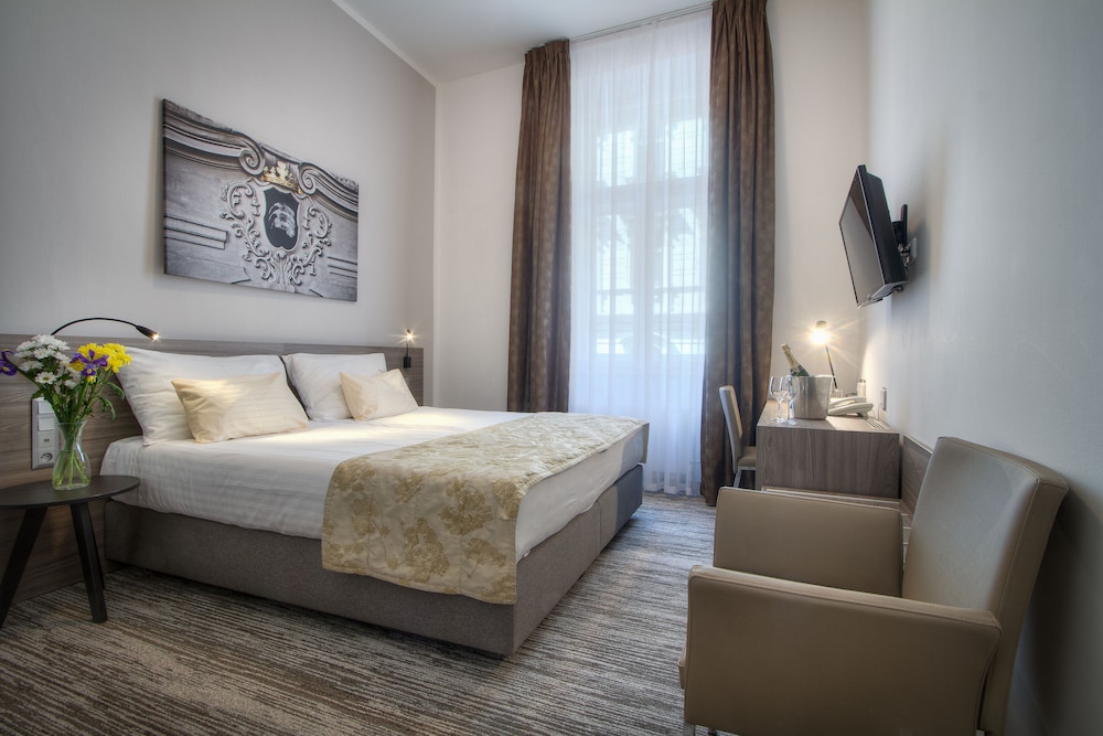 Hotel Pav 16/63