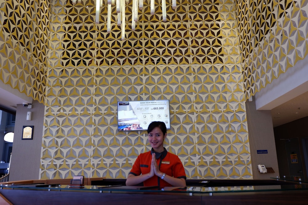 Crown Prince Hotel Surabaya 7/71