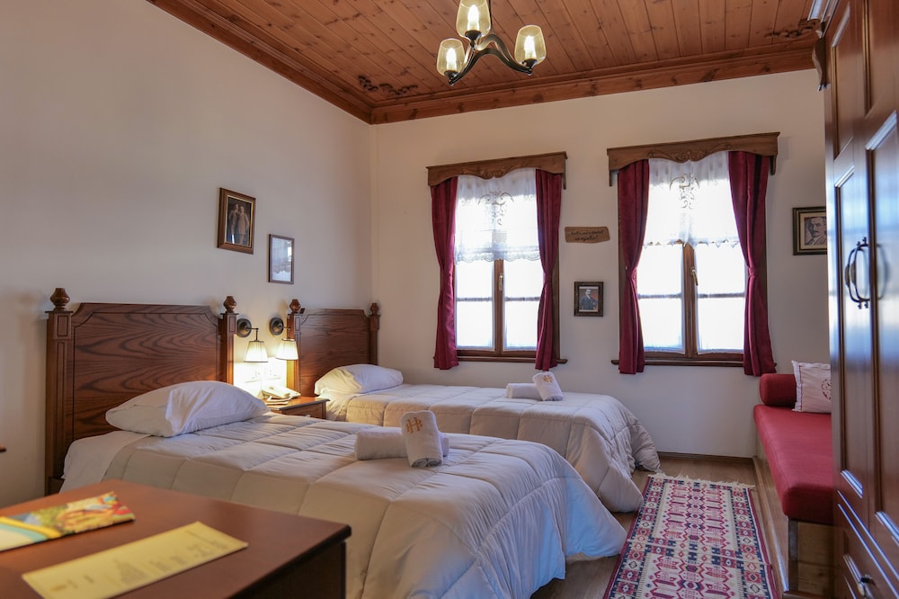 Bineri Hotel Gjirakastra 13/52