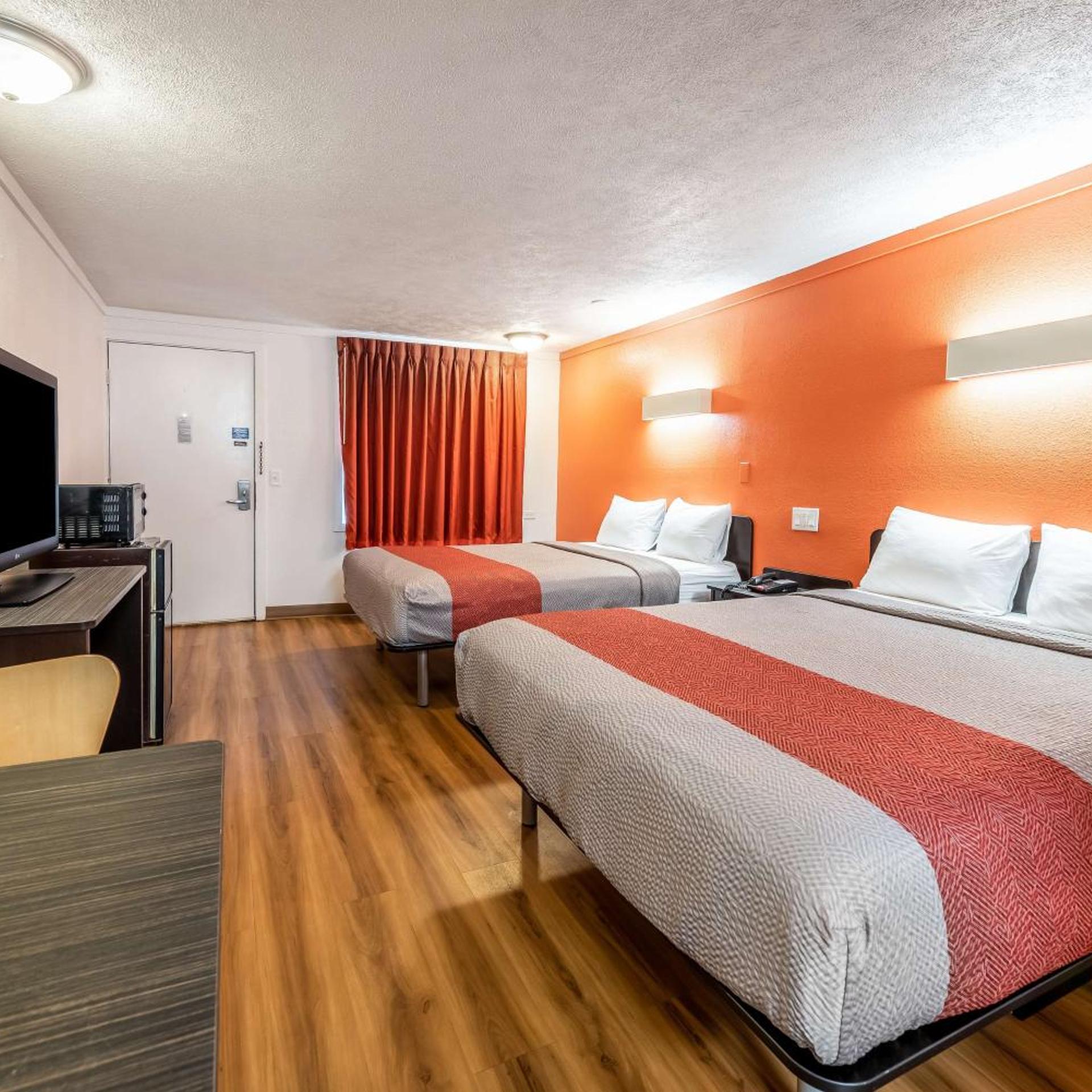 2 Queen Beds - Non-Smoking