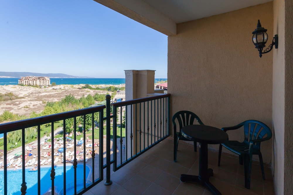 HI Hotels Imperial Resort 48/50