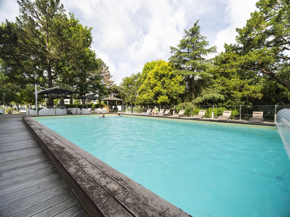 Mercure Bordeaux Lac Hotel 8/77