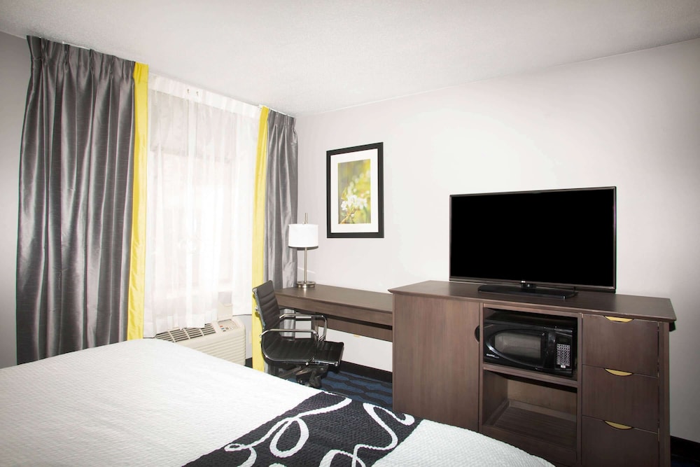 La Quinta Inn St Louis Hazelwood Airport North 51/59