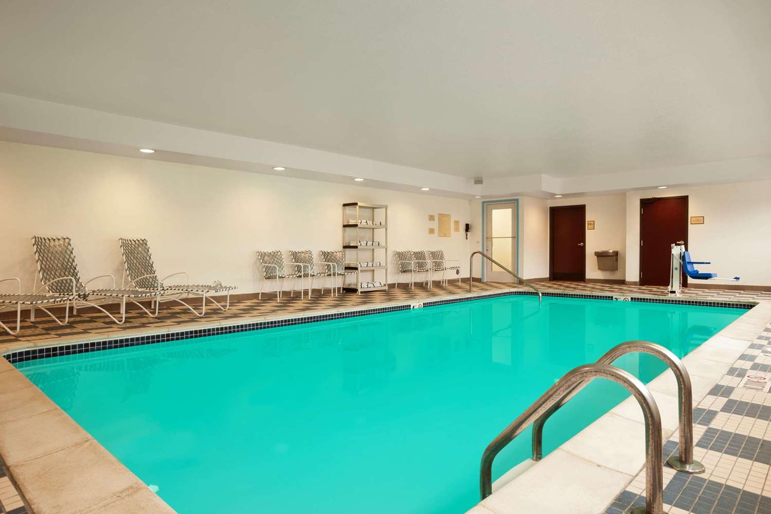 Country Inn & Suites By Radisson, Dearborn, MI 9/21