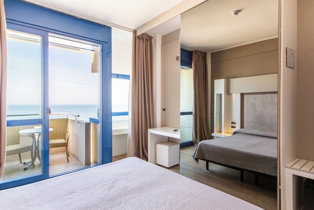 Hotel Baltic Riccione 32/68