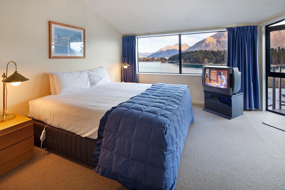 SPINNAKER BAY APARTMENTS 18/68