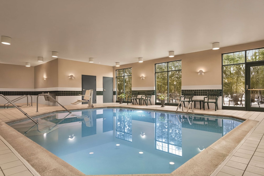 Country Inn & Suites by Radisson Schaumburg IL 3/33