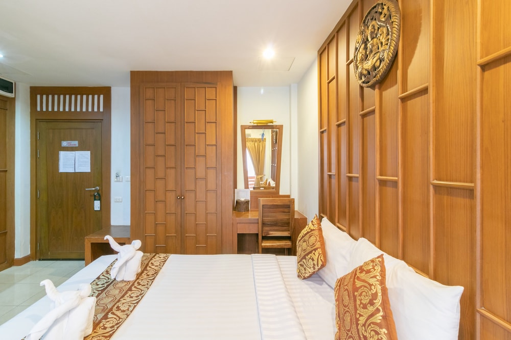 Lotus Hotel Patong 26/59