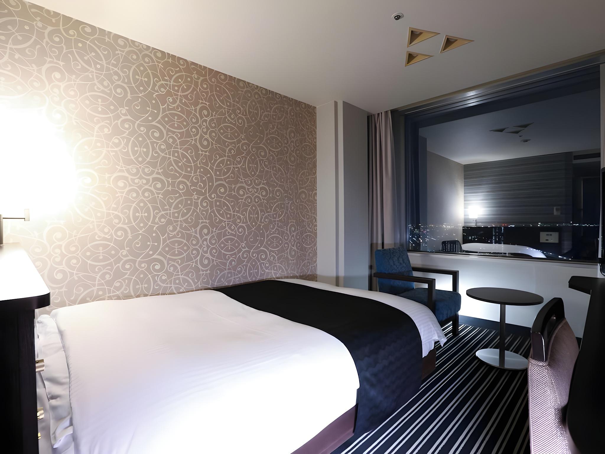 Semi Room, Double Bed, High Floor, Smoking