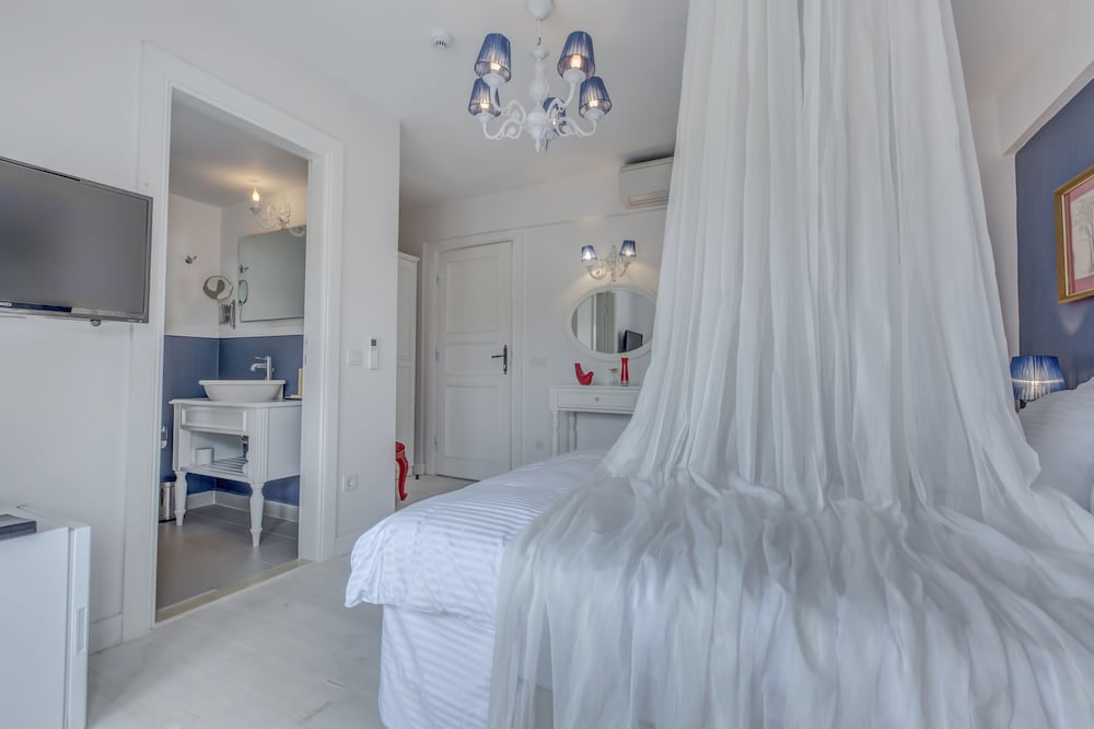 ERENDIRA HOTEL 28/75