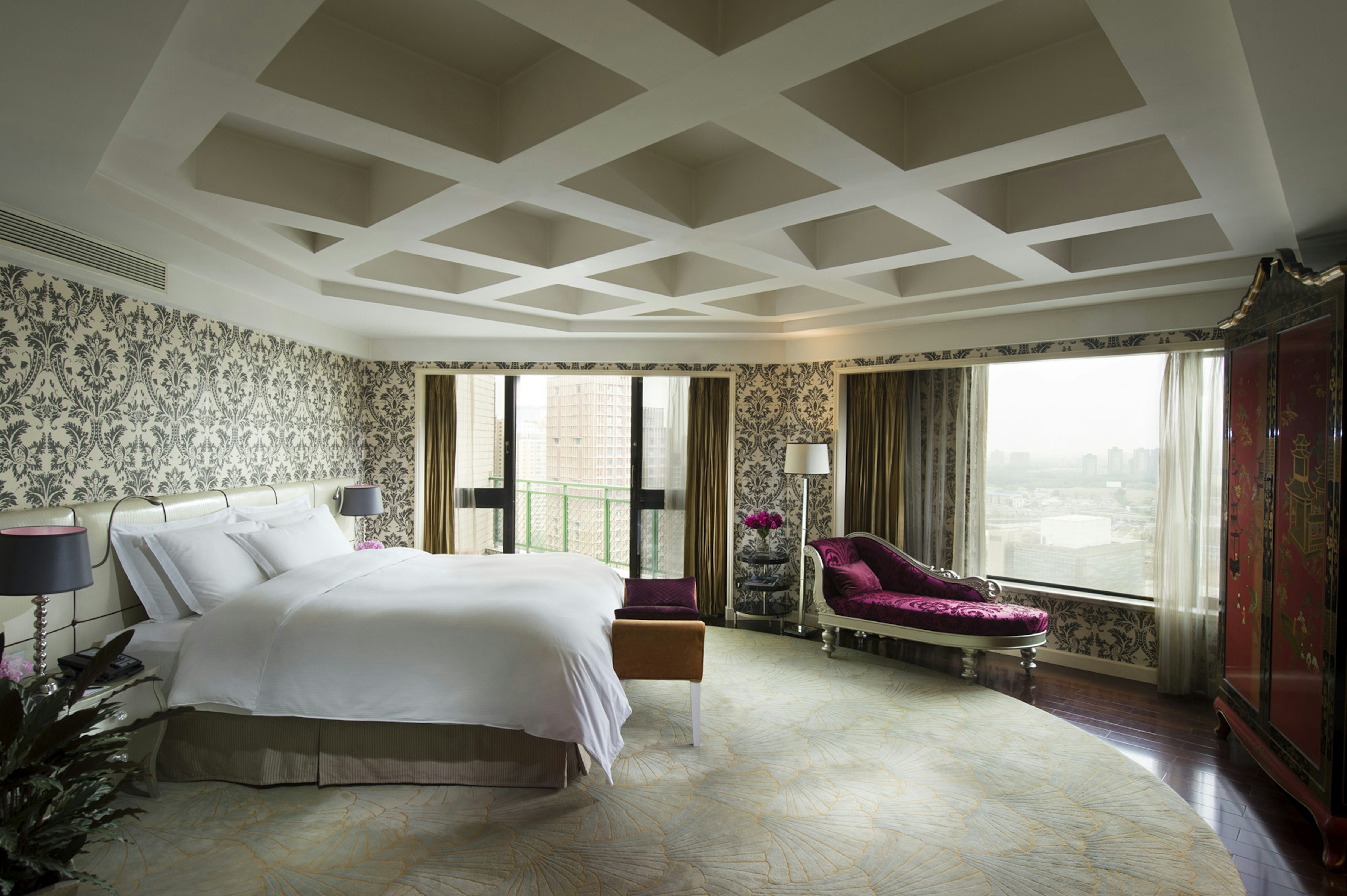 Ambassador, Suite, King Bed