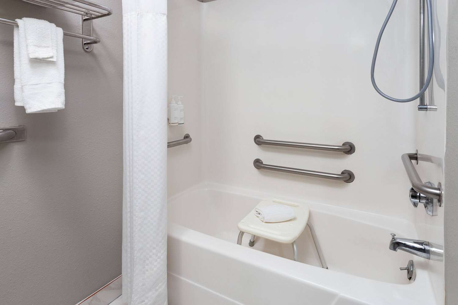 Super 8 by Wyndham Olney 17/18