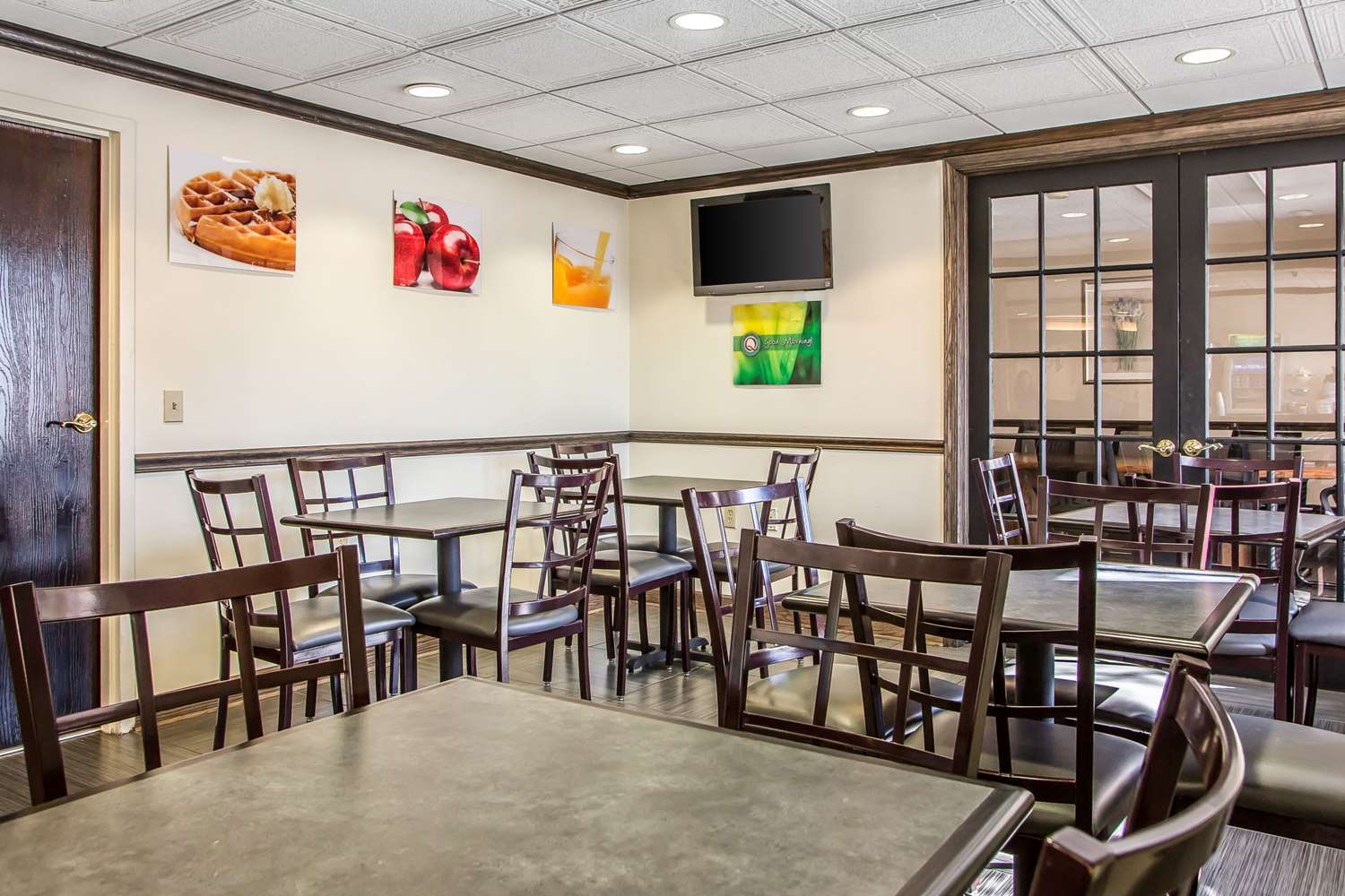 Quality Inn Elgin I-90 28/41