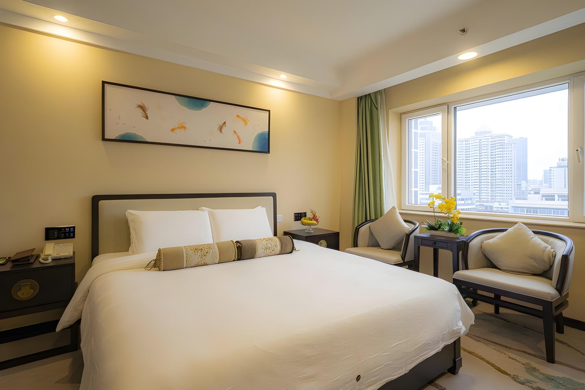 Serenity, Urban, Superior, Queen Bed