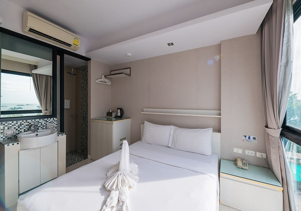 STANDARD, SEA VIEW
