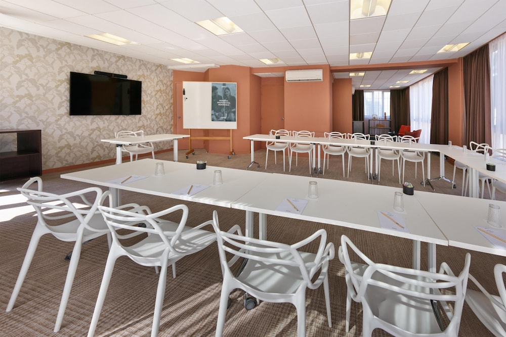 KYRIAD PRESTIGE CLERMONT FERRAND 67/76