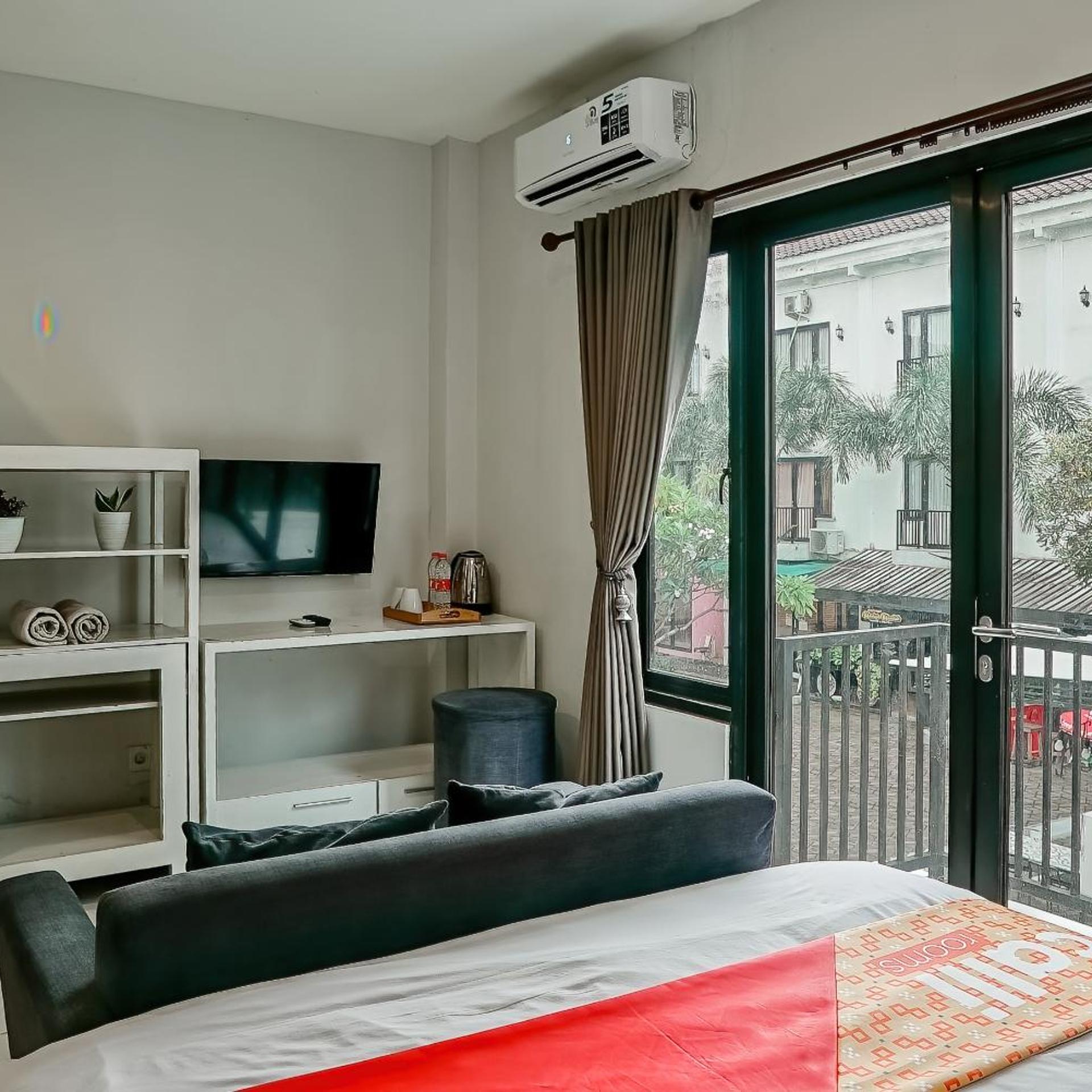 Jember Town Square Apartment by Calli Rooms 20/49