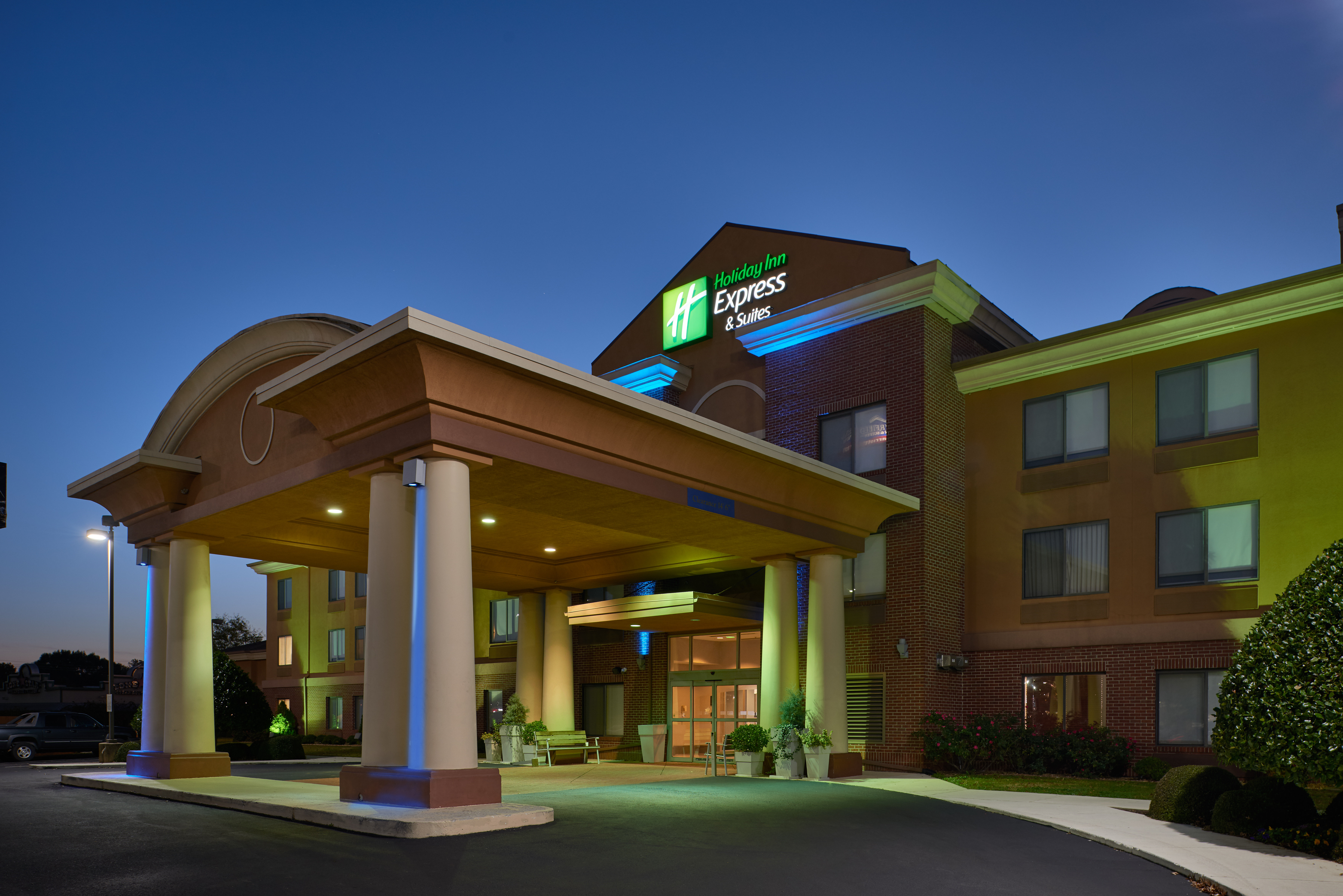 Holiday Inn Express Suites Anniston Oxford 1/24