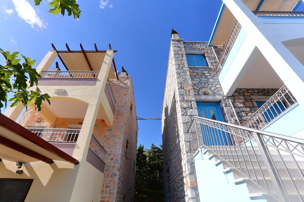 Vathi Hotel 3/50