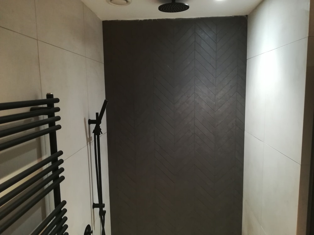 Chevron Hotel 15/48