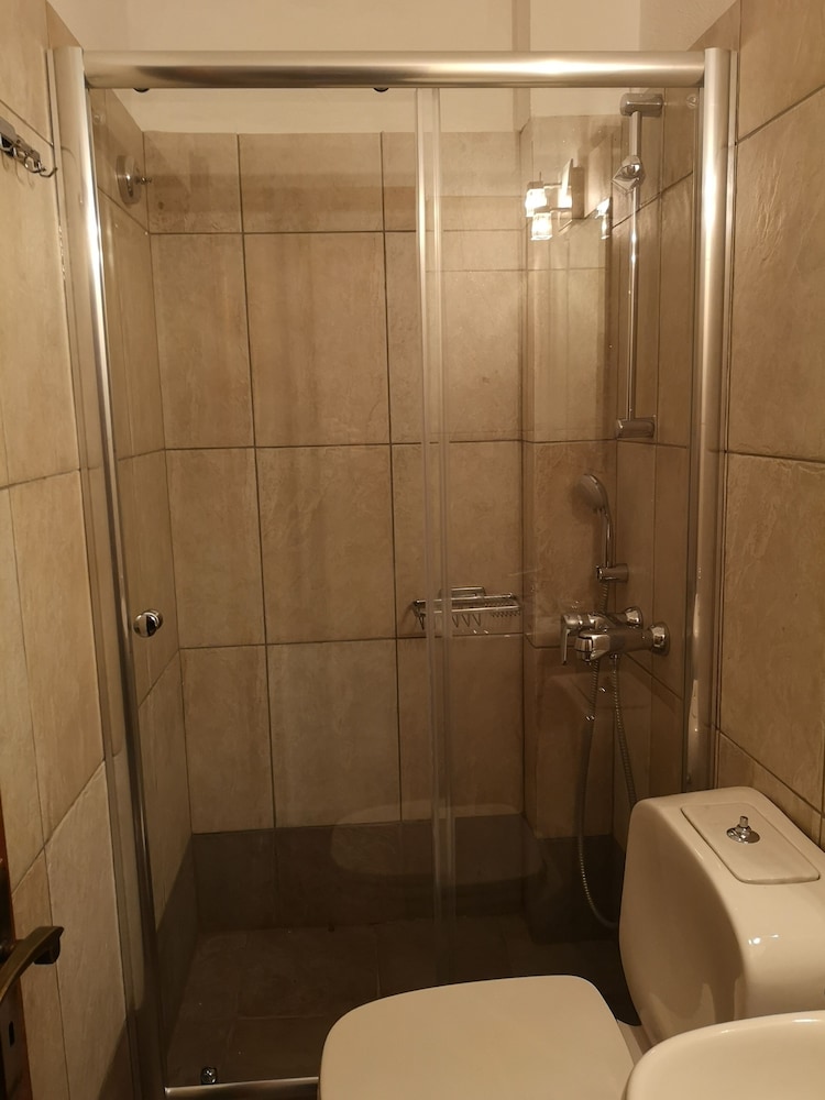 Drymna Hotel 48/50