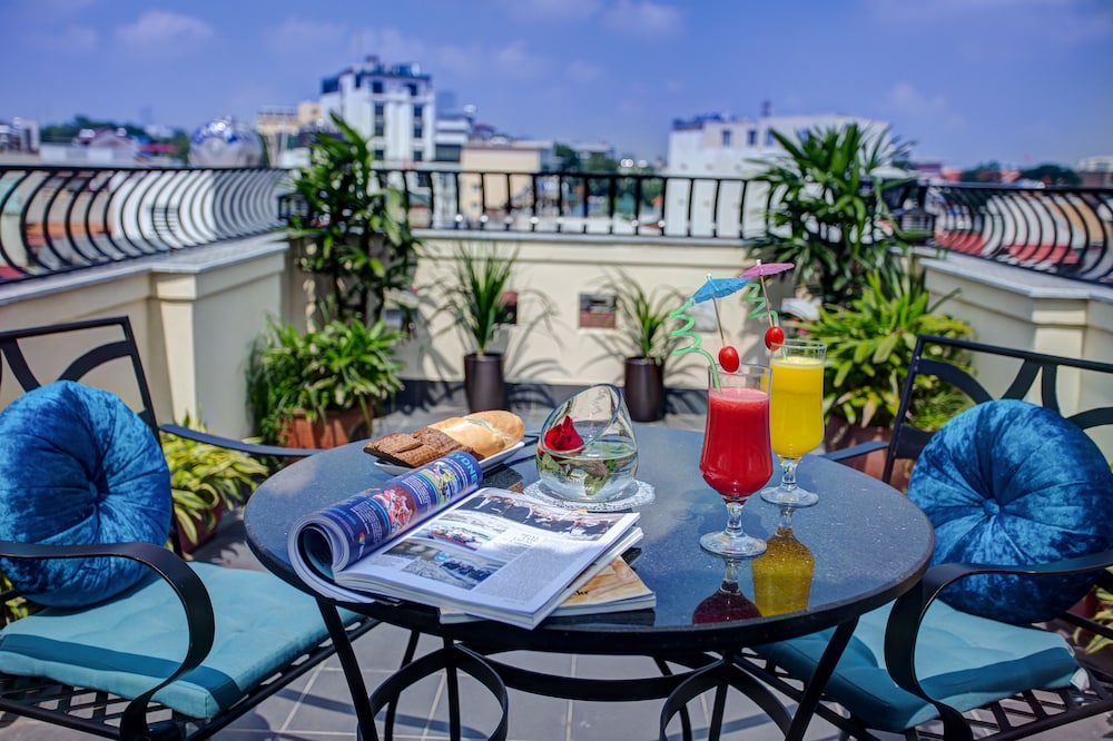 Ambassador Hanoi Hotel & Travel 30/40