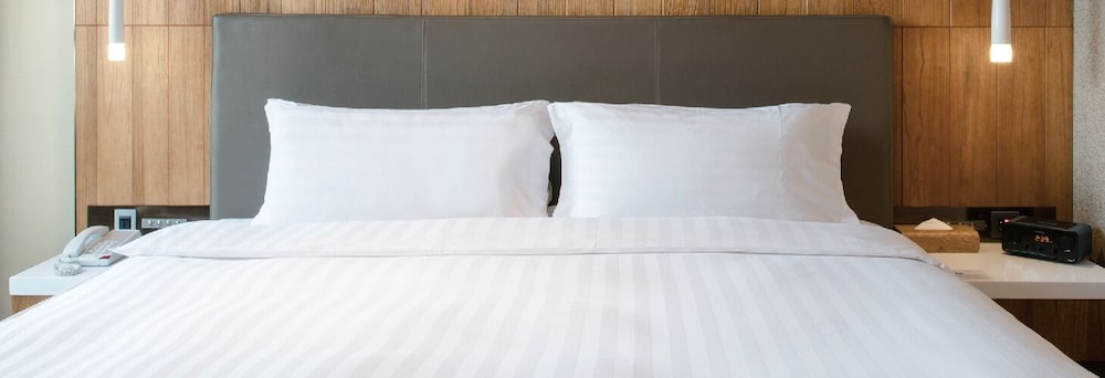 Home Hotel Xin Yi Branch 32/65