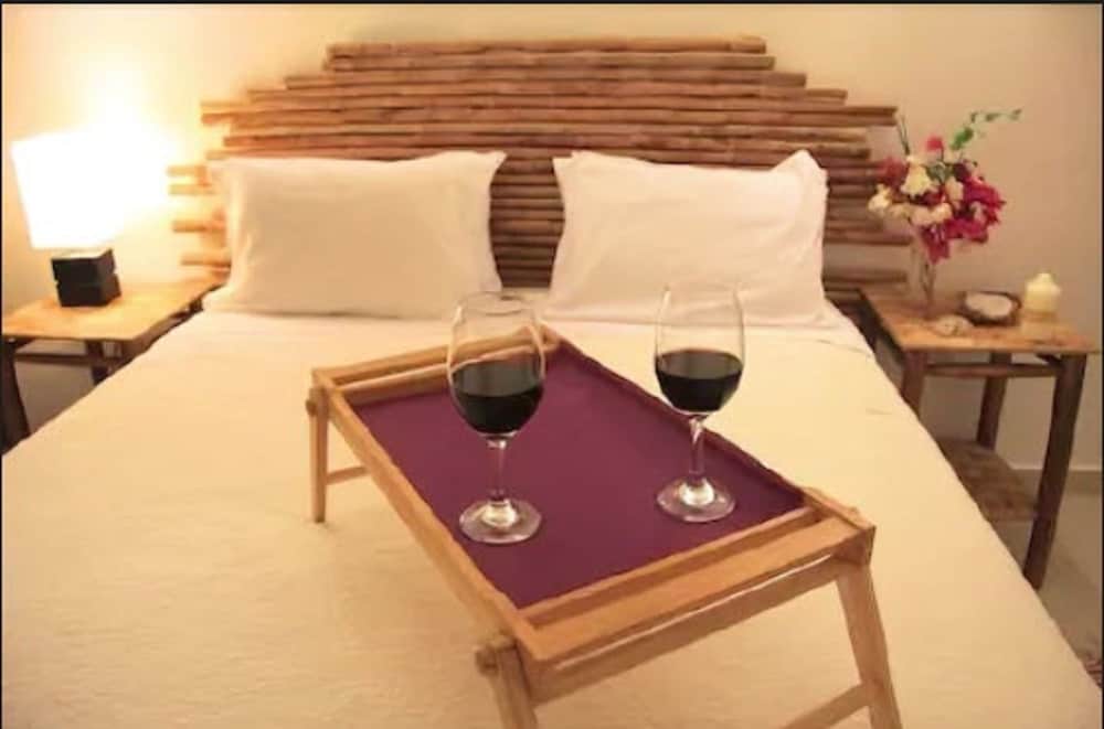 BAMBOO LODGE PARACAS 44/52