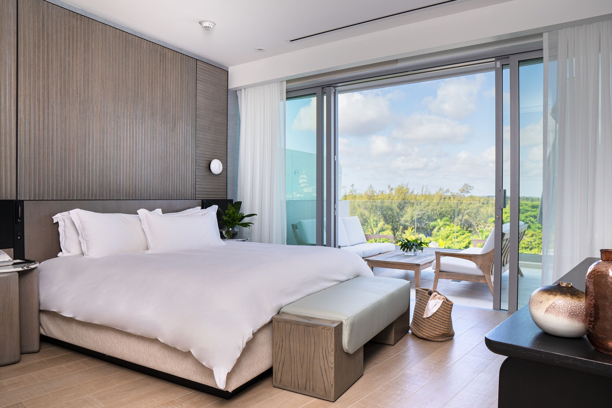3 BEDROOMS, SUITE